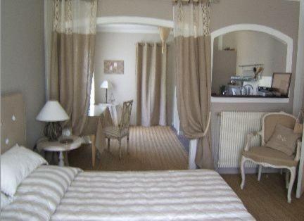 Les Chambres D'Hotes De La Ferrage La Tour-dʼAigues Dış mekan fotoğraf